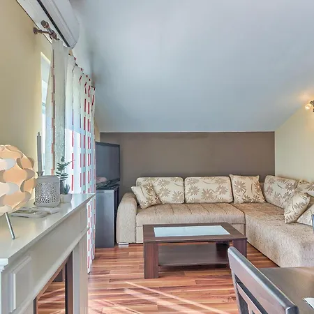 Four-bedroom In Vinovo Gornje Holiday home Gornje Utore
