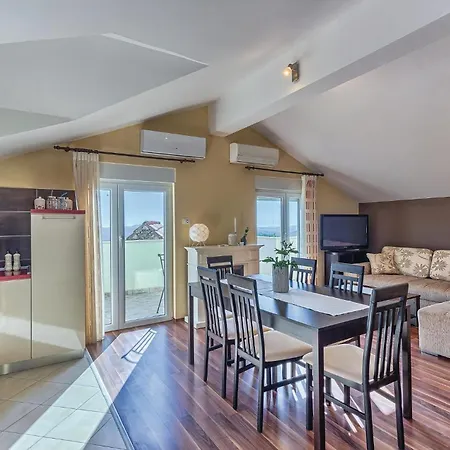 Four-bedroom In Vinovo Gornje