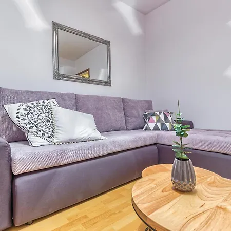 Holiday home Four-bedroom In Vinovo Gornje *