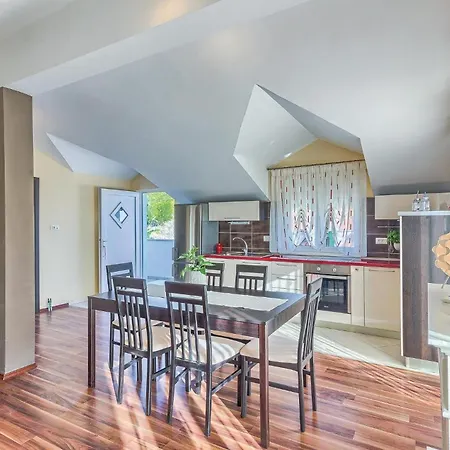 Holiday home Four-bedroom In Vinovo Gornje Gornje Utore