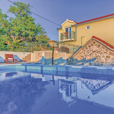 Holiday home Four-bedroom In Vinovo Gornje *